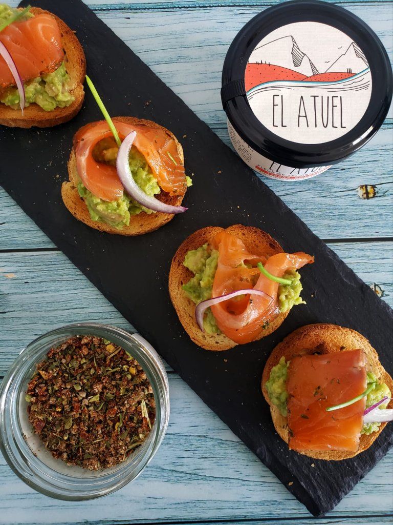 Tartines de saumon et avocat à la Fleur de sel " Tierra soleada "